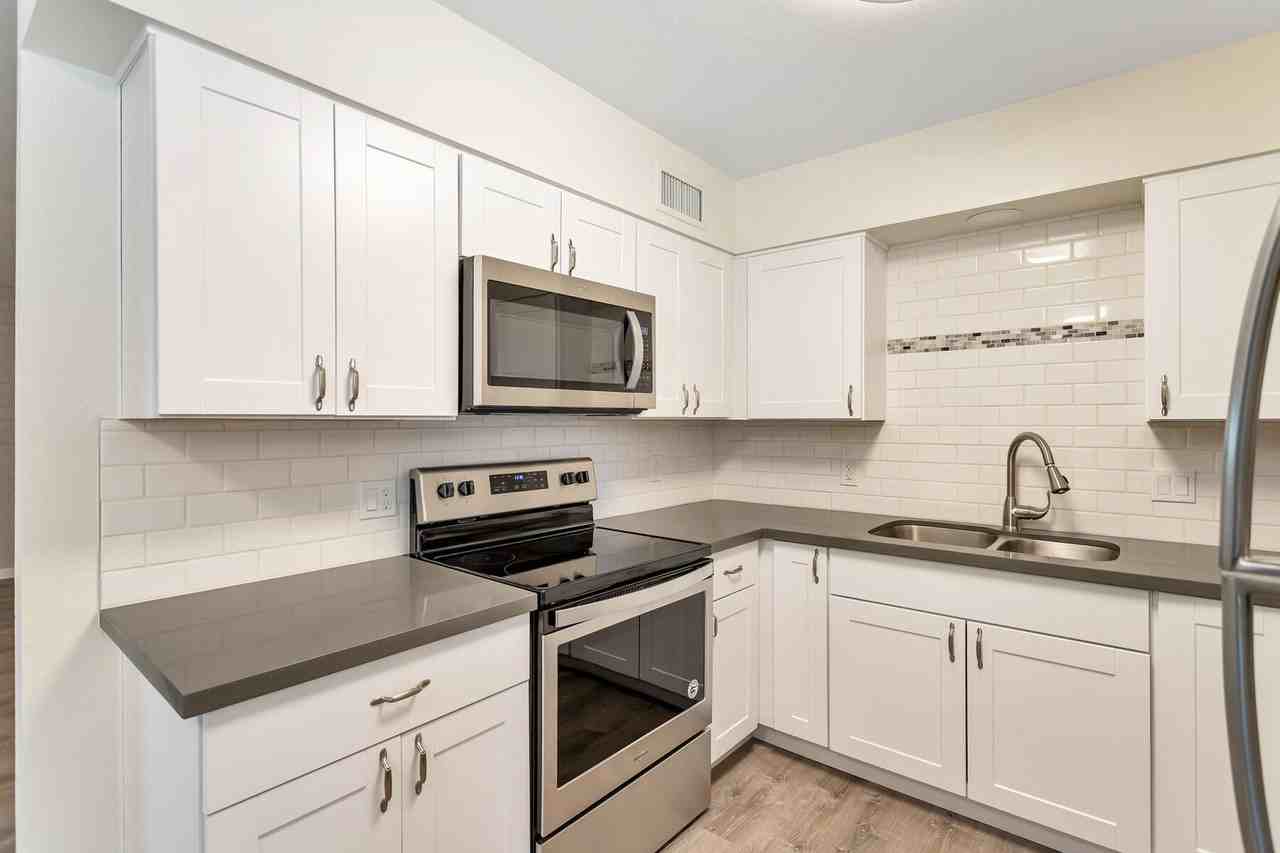 1939 W. Berridge Lane - Photo 6 of 18