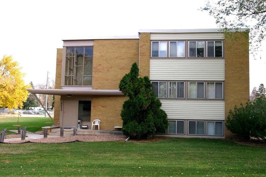 Premier Properties - 8420 - Photo 2 of 17