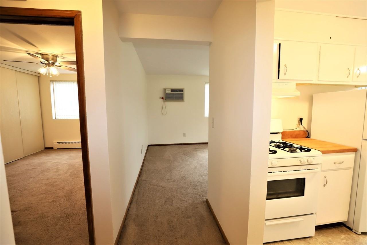 Premier Properties - 8420 - Photo 5 of 17