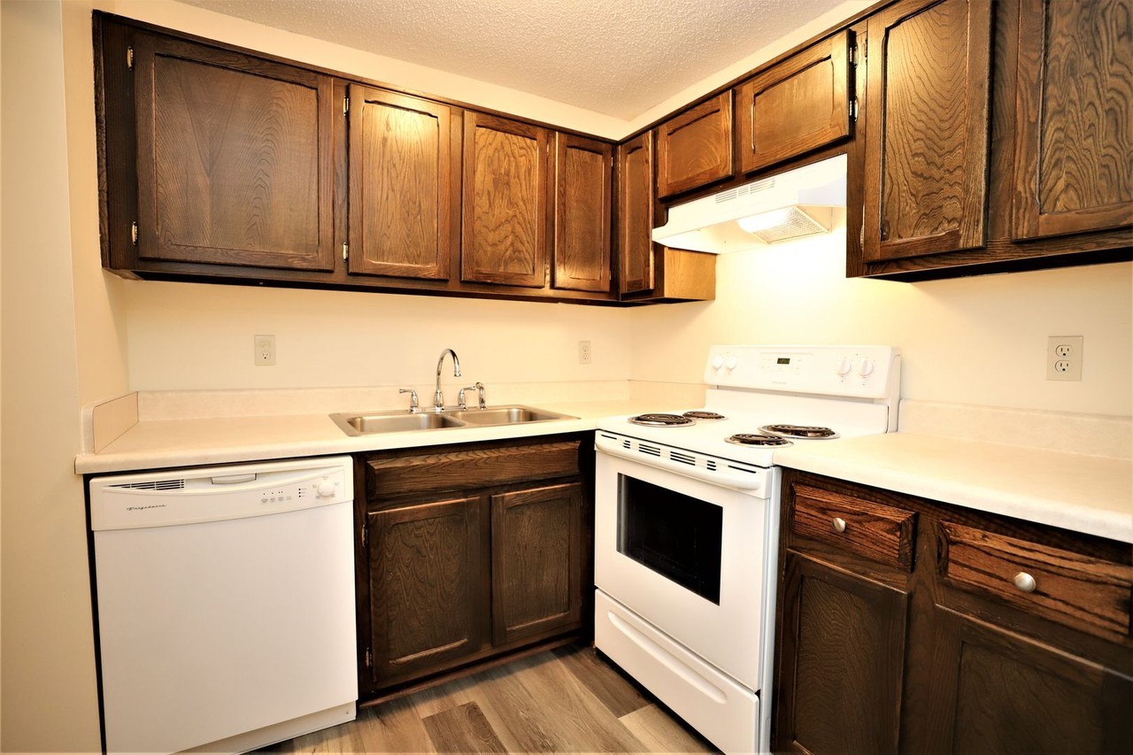 White Oaks Apartments - Photo 5 of 25