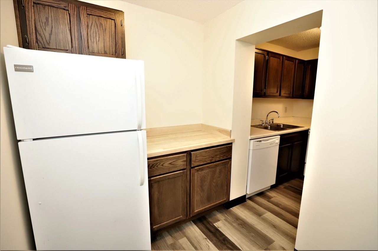 White Oaks Apartments - Photo 6 of 25