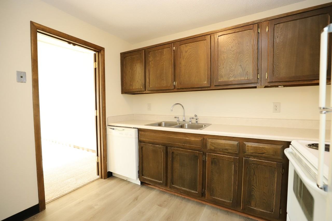 White Oaks Apartments - Photo 5 of 30