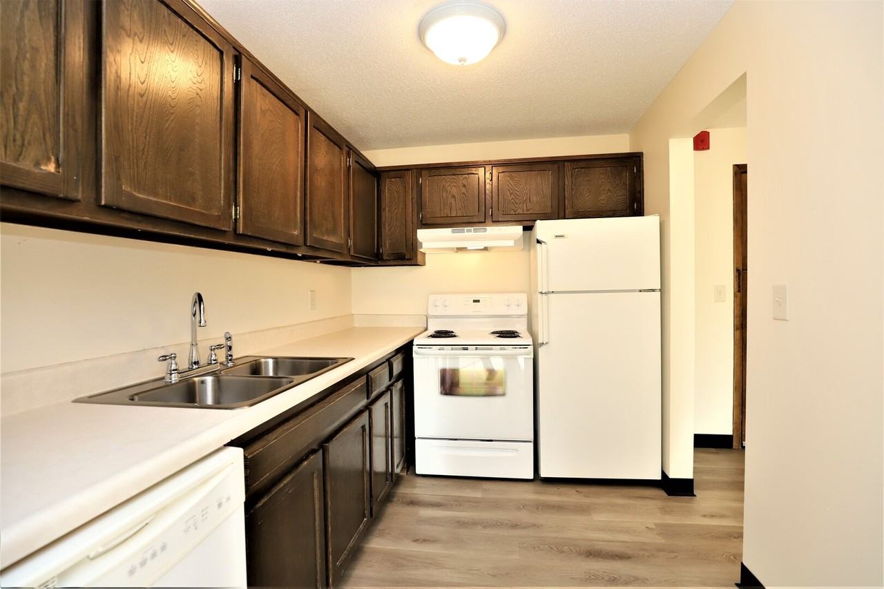 White Oaks Apartments - Photo 7 of 30