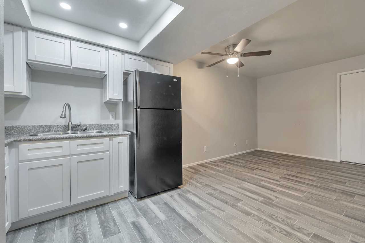 1 and 2 bedroom apartments with private storage included - Photo 3 of 23