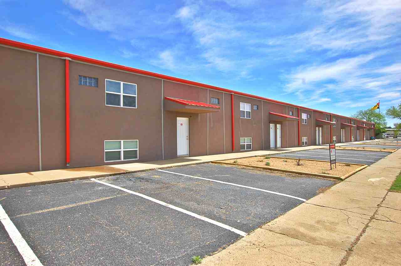 Welcome to Coronado Crossing – Modern Comfort in Central Lubbock - Photo 2 of 16