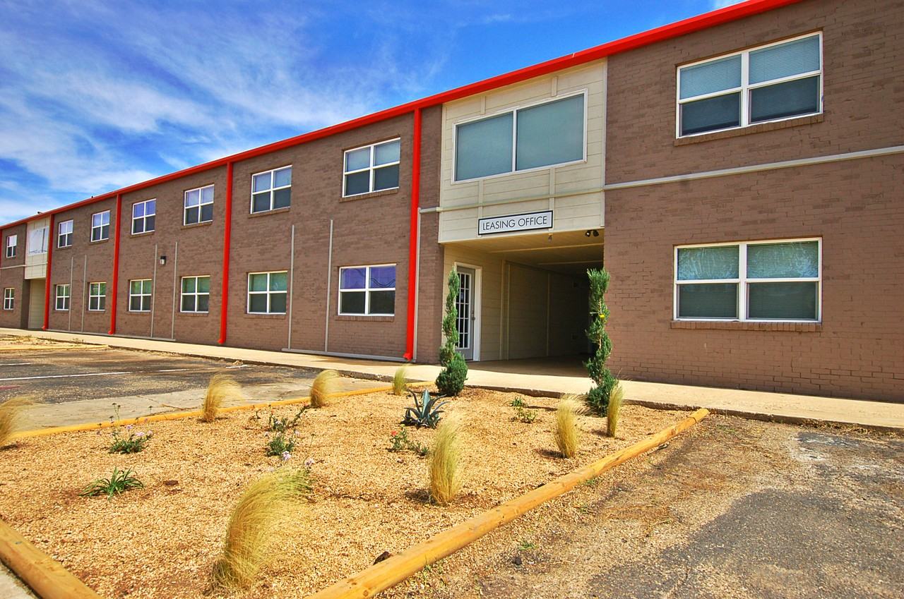 Welcome to Coronado Crossing – Modern Comfort in Central Lubbock - Photo 3 of 16
