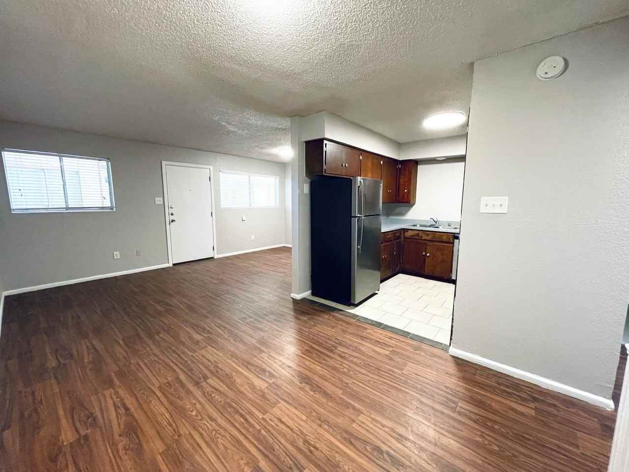 2902 2902 Vicksburg - 213 #213 - Photo 3 of 11