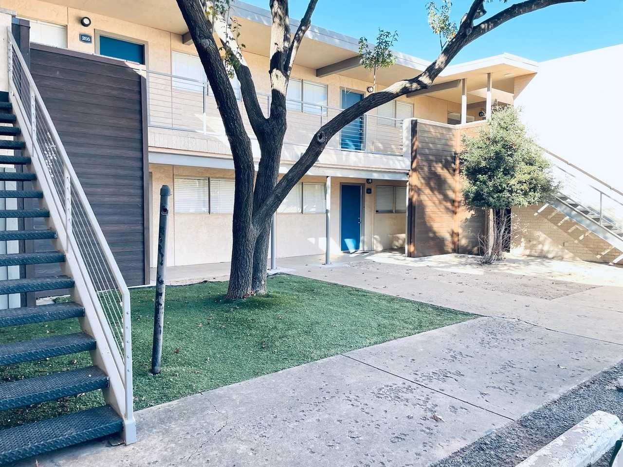 Courtyards West – Updated Living in Central Lubbock - Photo 2 of 28