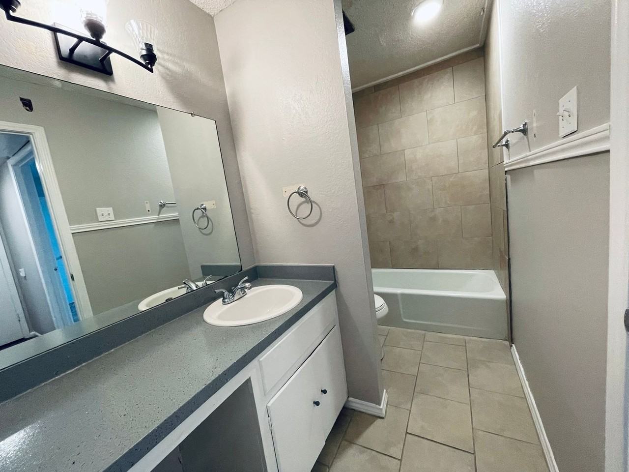 Courtyards West – Updated Living in Central Lubbock - Photo 6 of 28