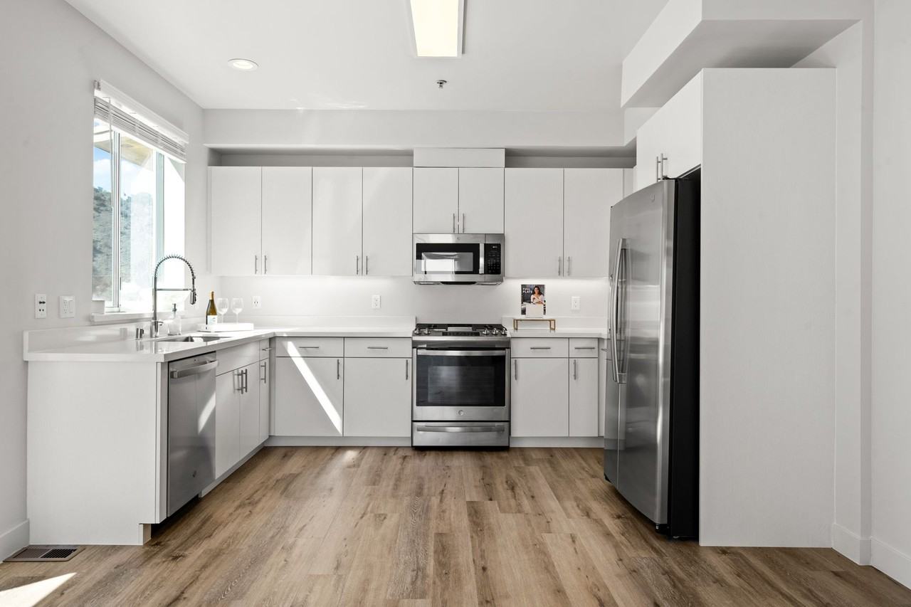 Highpoint Terrace - Photo 4 of 50