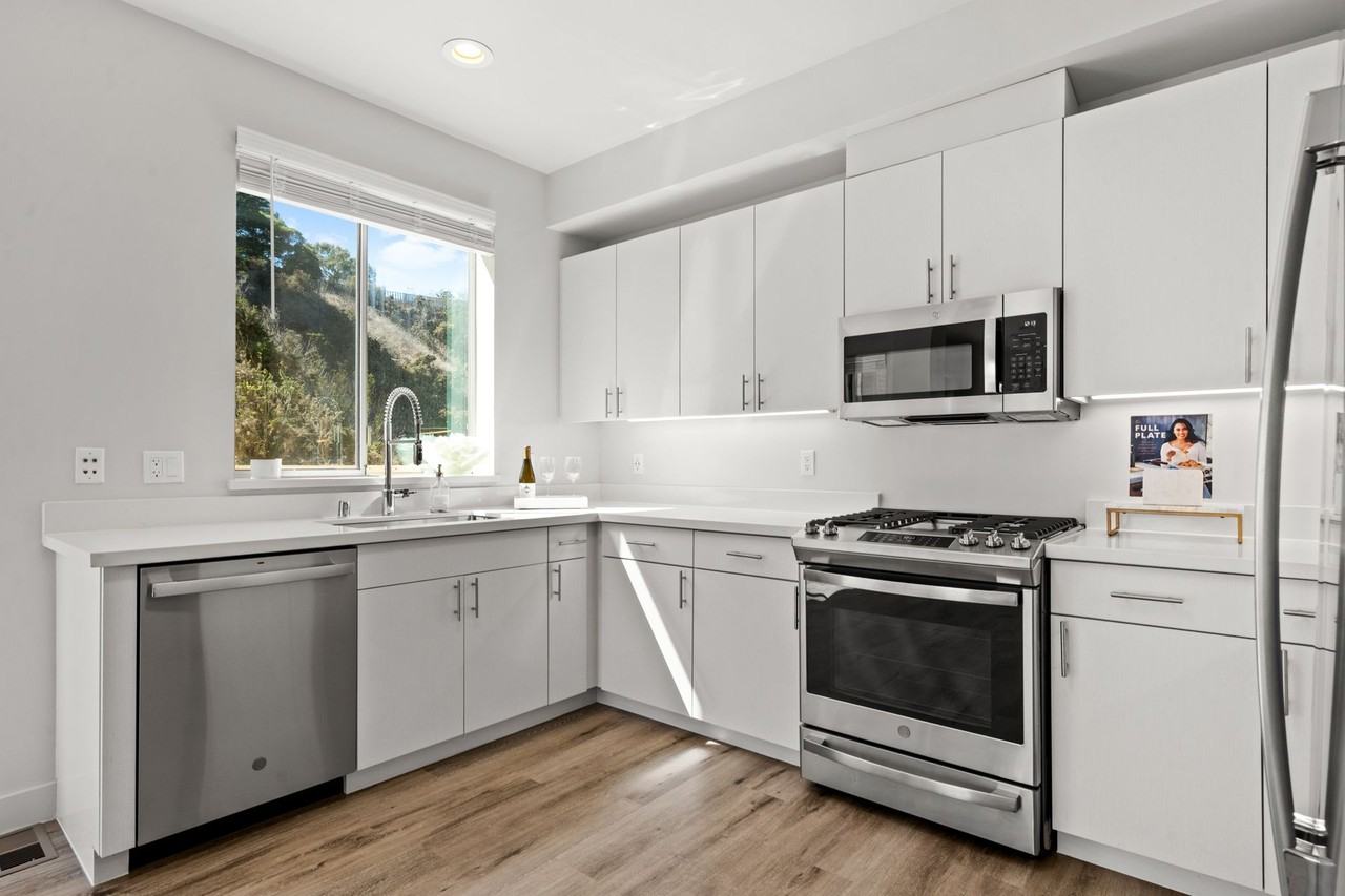 Highpoint Terrace - Photo 7 of 30