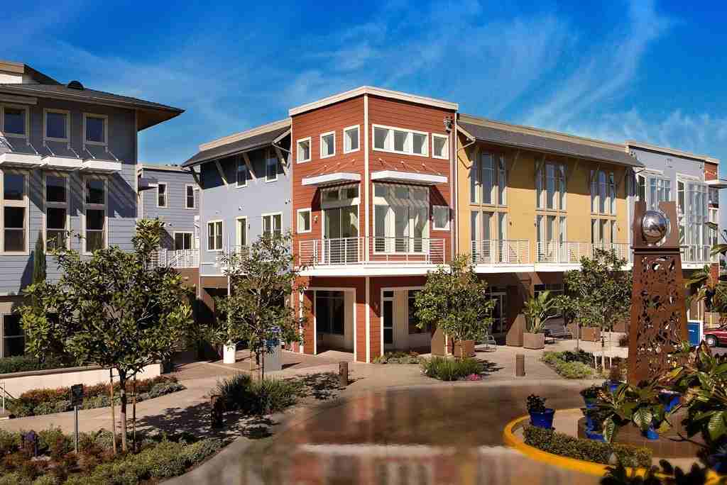 BluWater Crossing - Photo 5 of 12