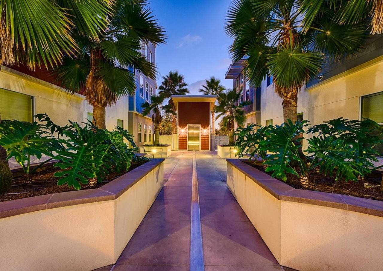 BluWater Crossing - Photo 7 of 12