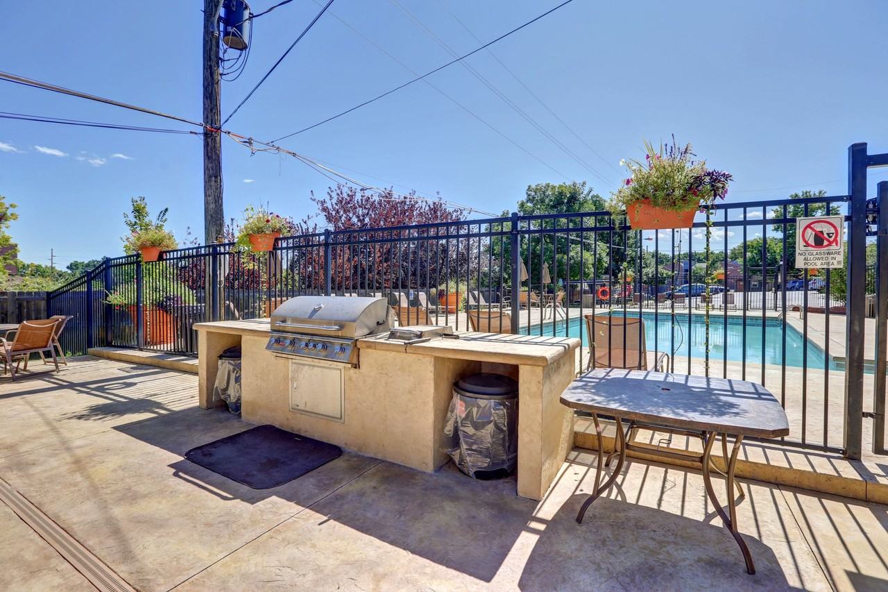 Edelweiss Apartments - Photo 4 of 9