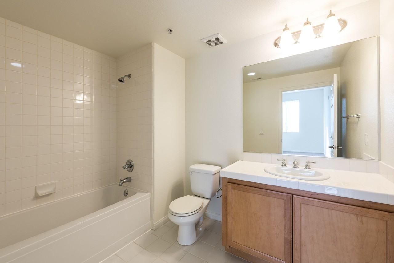 Glenoaks Villas - Photo 3 of 15