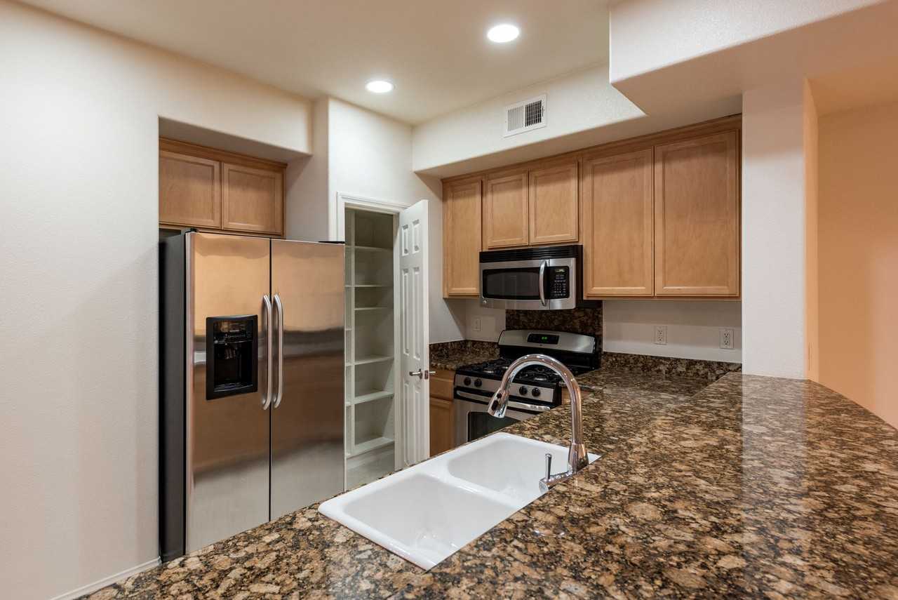 Glenoaks Villas - Photo 6 of 15