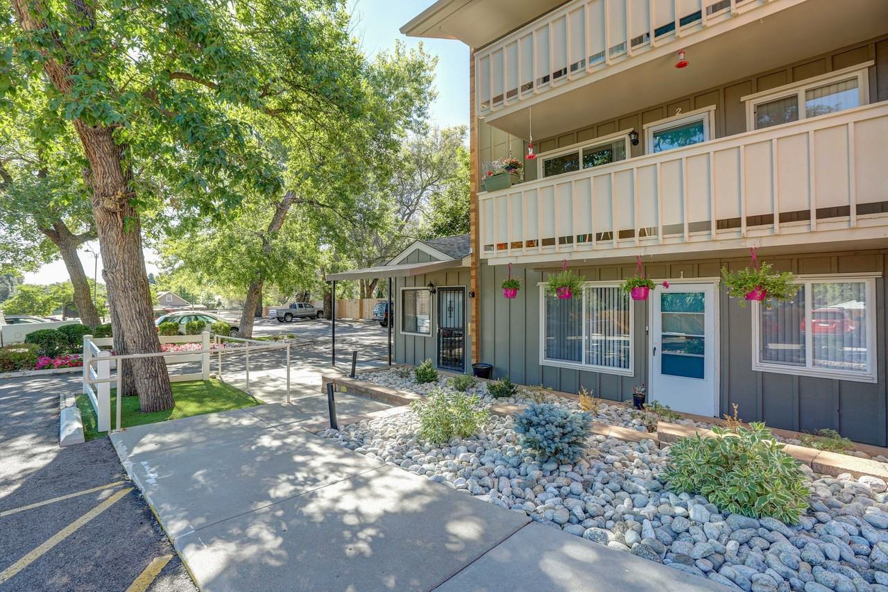 Oak Hill Apartments - Photo 2 of 9