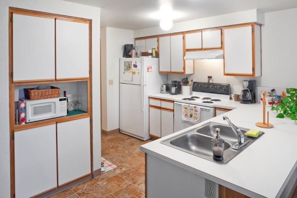 020-Creekside Apartments - Photo 3 of 13