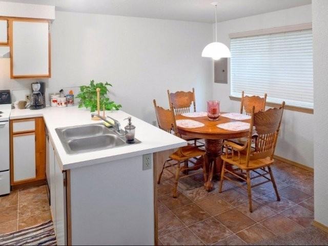 020-Creekside Apartments - Photo 4 of 13