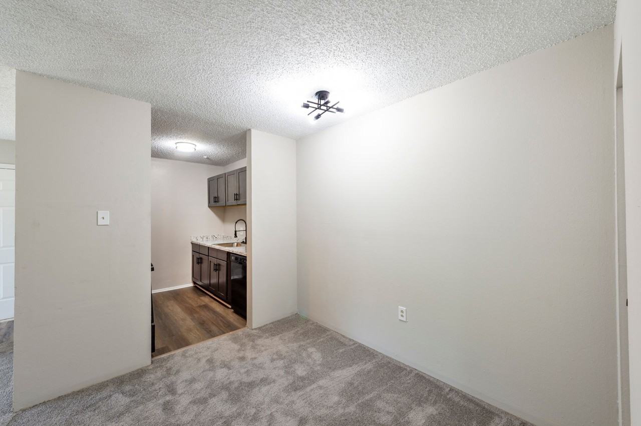 5 East Apartments - Photo 5 of 9