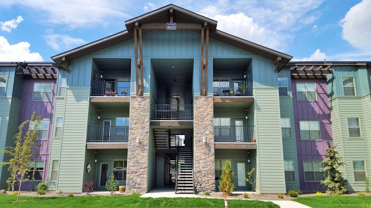 Retreat at Silvercloud - Photo 7 of 23