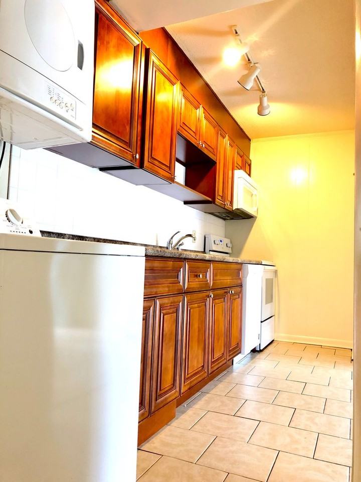 University Pointe Apartments - Photo 2 of 43