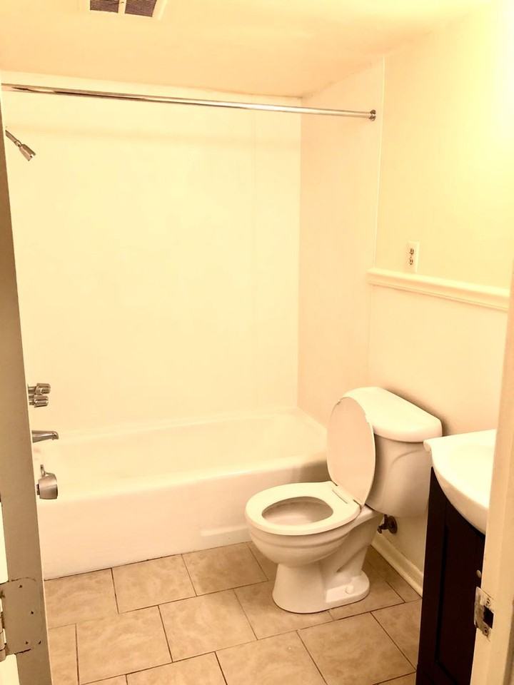 University Pointe Apartments - Photo 4 of 43