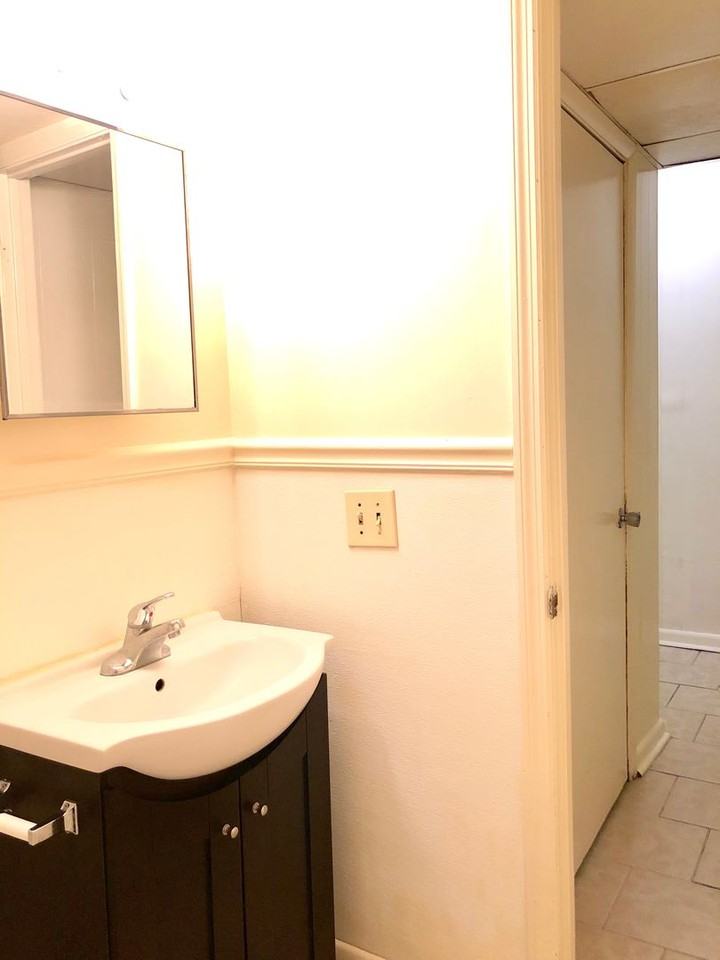 University Pointe Apartments - Photo 5 of 43