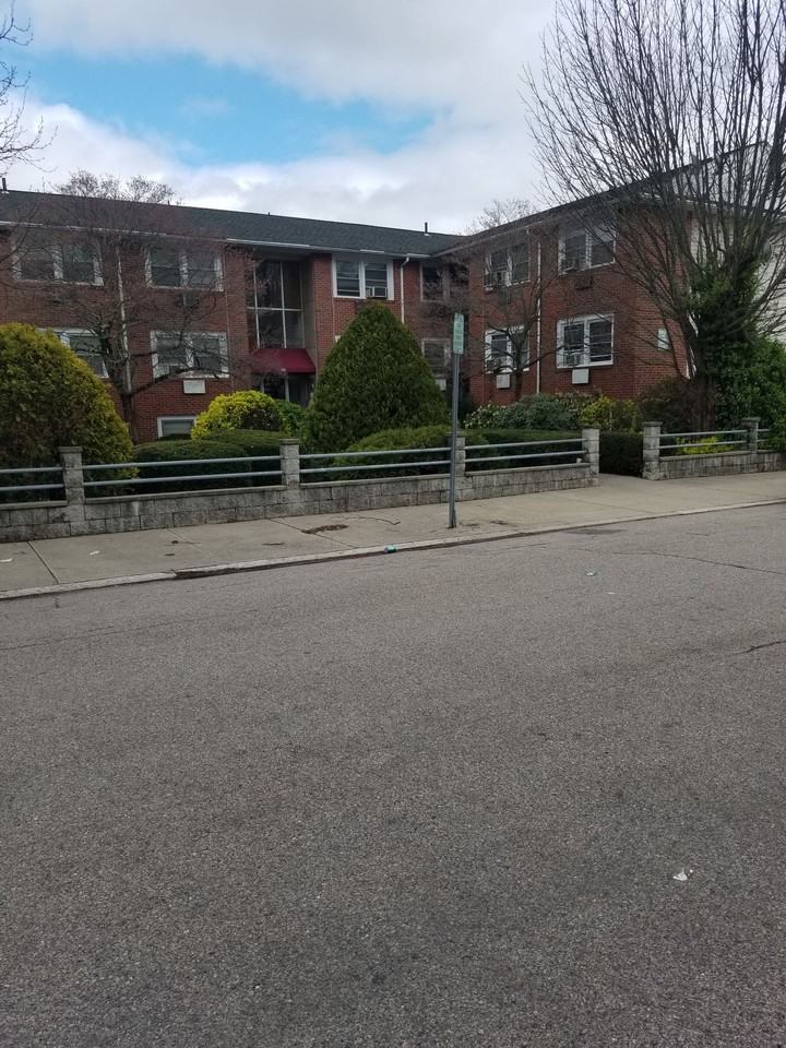 10 Young Street Apartments 10 Young St, Pawtucket, RI 02860 Zumper