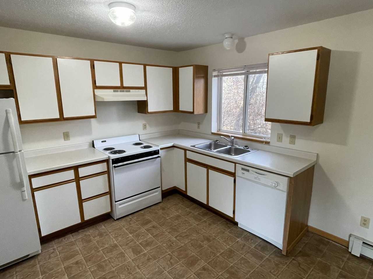 Dakota's Edge Townhomes - Photo 7 of 13
