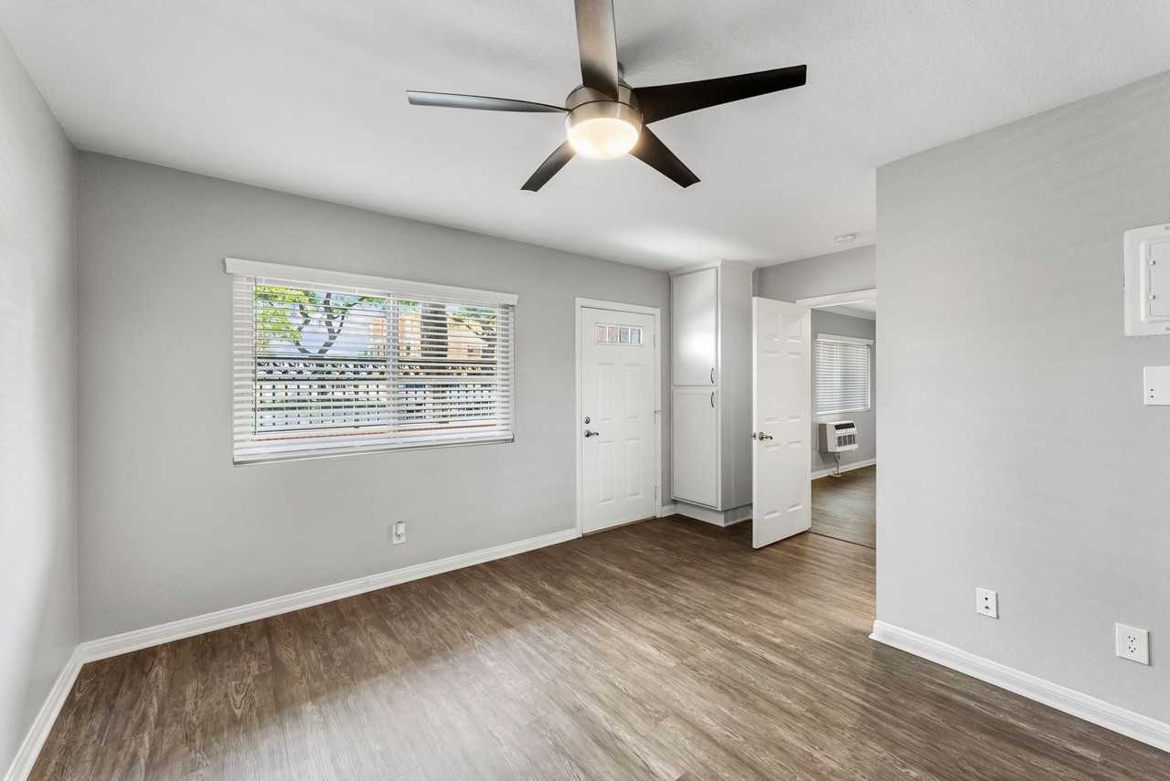 California Palms Apartments - Photo 5 of 41