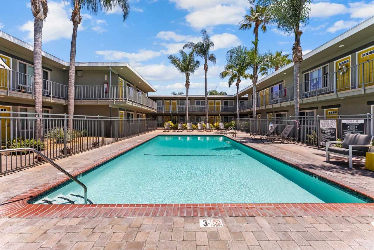 California Palms Apartments - Photo 7 of 40