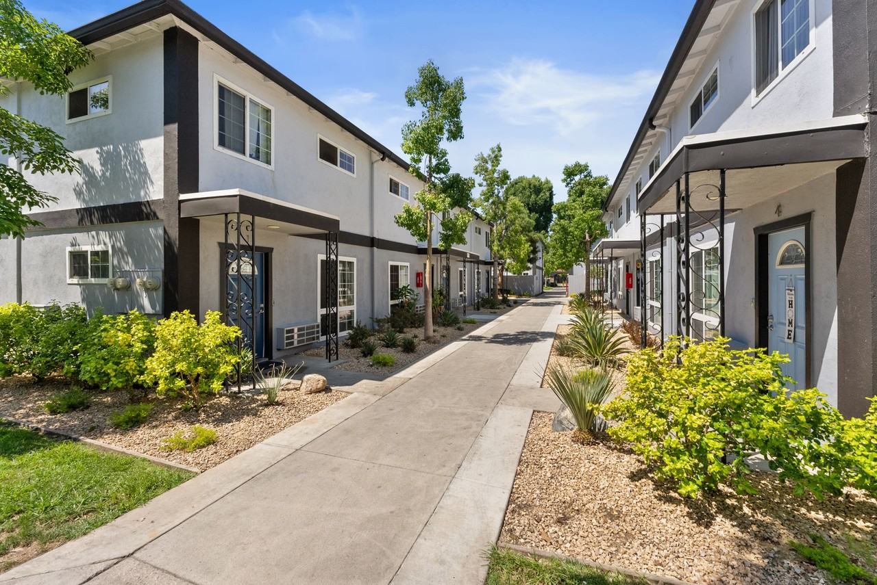 Villa Del Sol Apartments - Photo 3 of 33