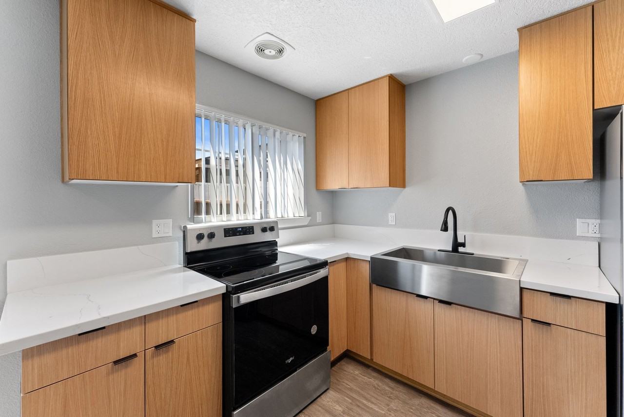 Villa Del Sol Apartments - Photo 6 of 33