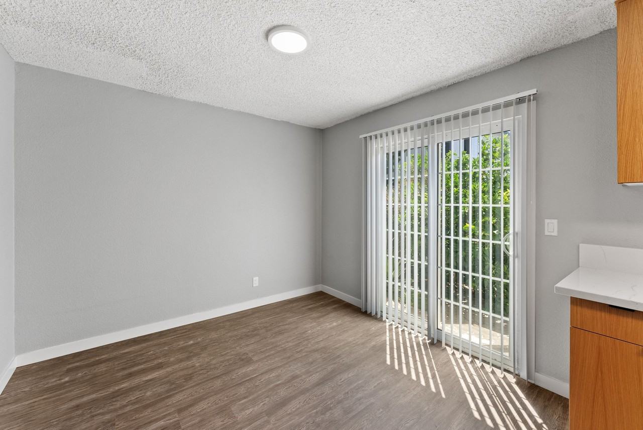 Villa Del Sol Apartments - Photo 7 of 33