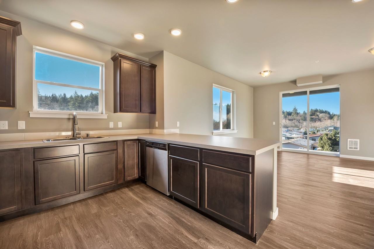 The Fairhaven Pointe Apartments - Photo 6 of 46