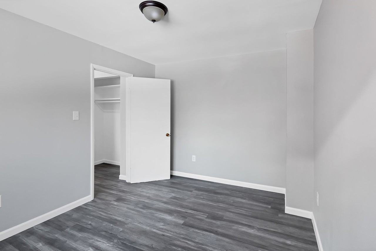 Dana Heights Apartments - Photo 7 of 16