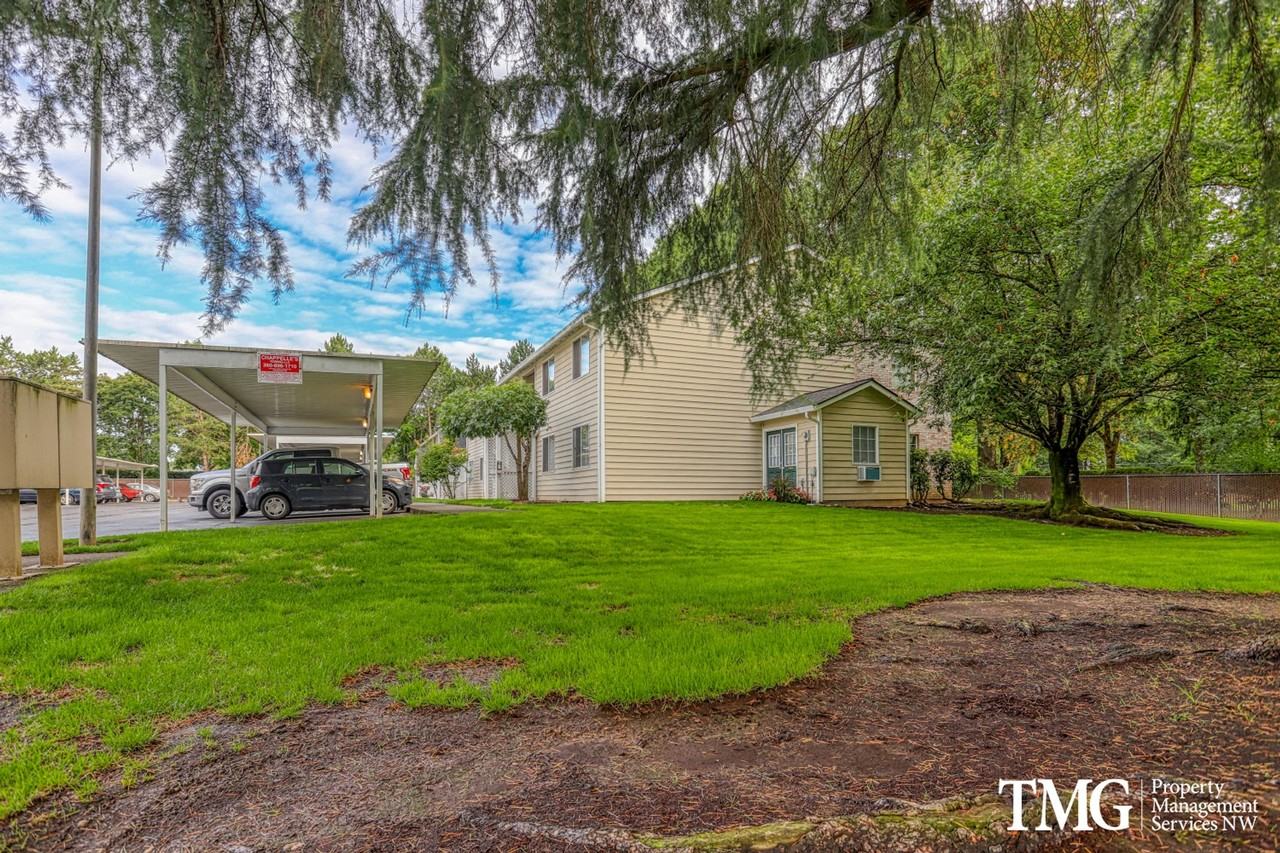 Royal Green Apartments - Photo 6 of 50