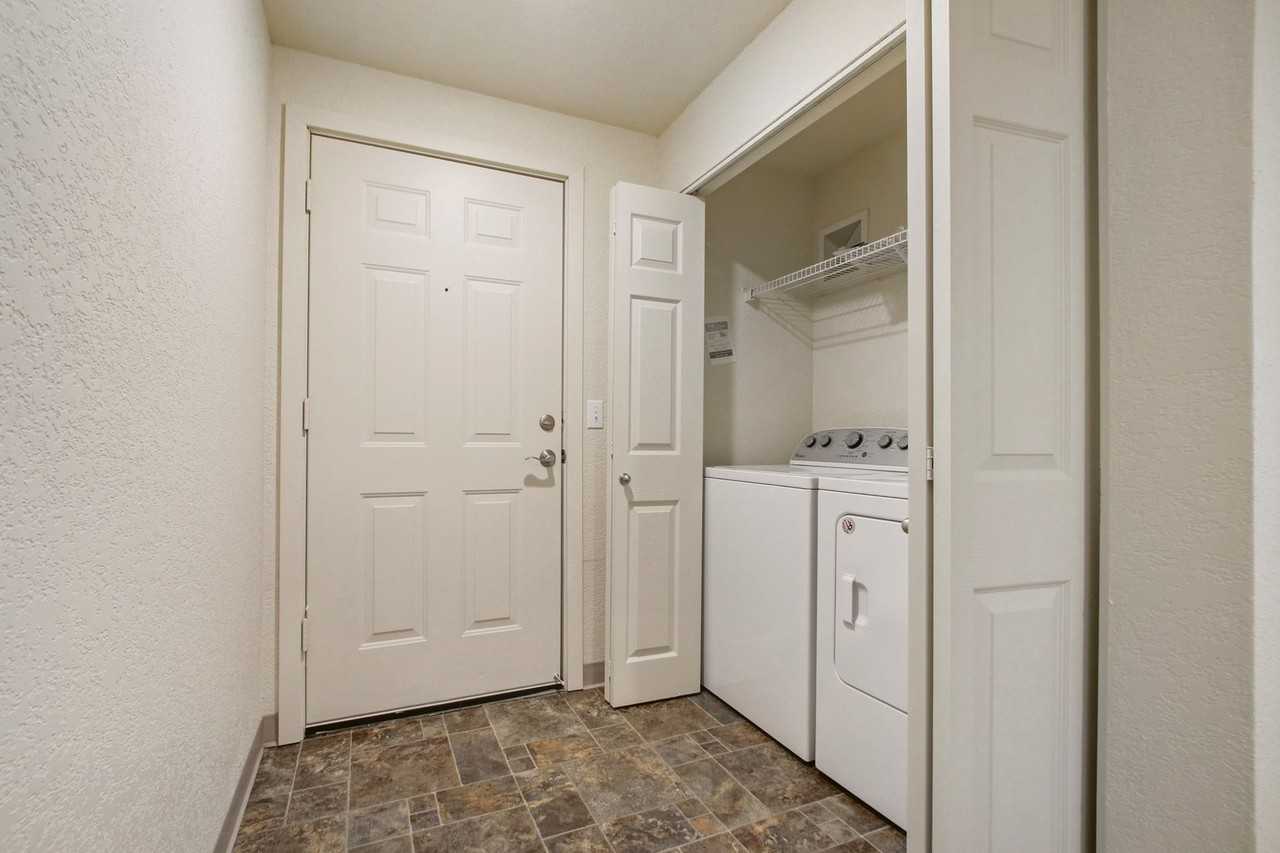 16119 SE 1st St - Photo 3 of 32