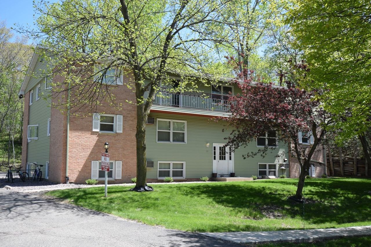 Parkway Apartments - Photo 2 of 16