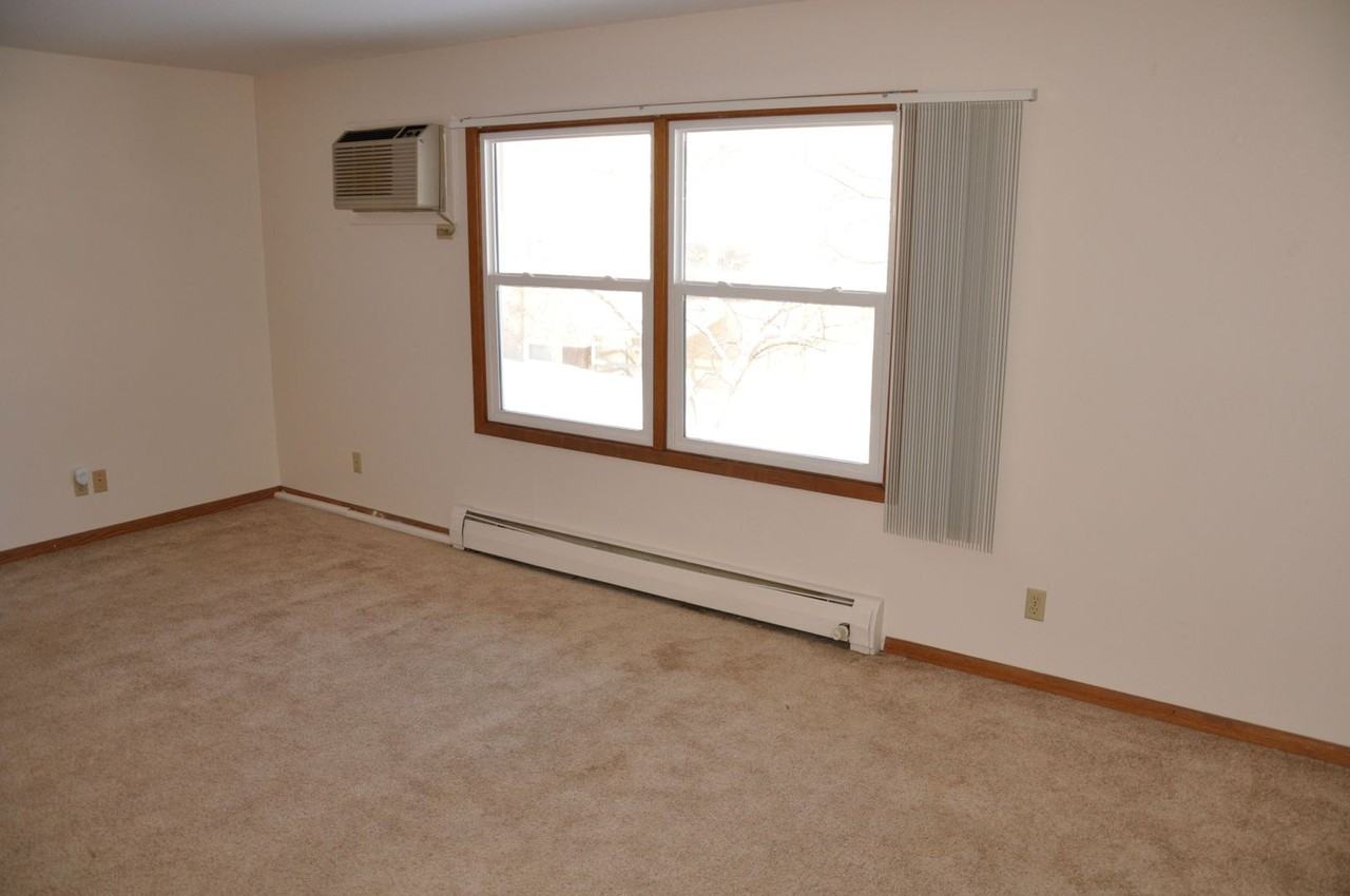 Parkway Apartments - Photo 4 of 16