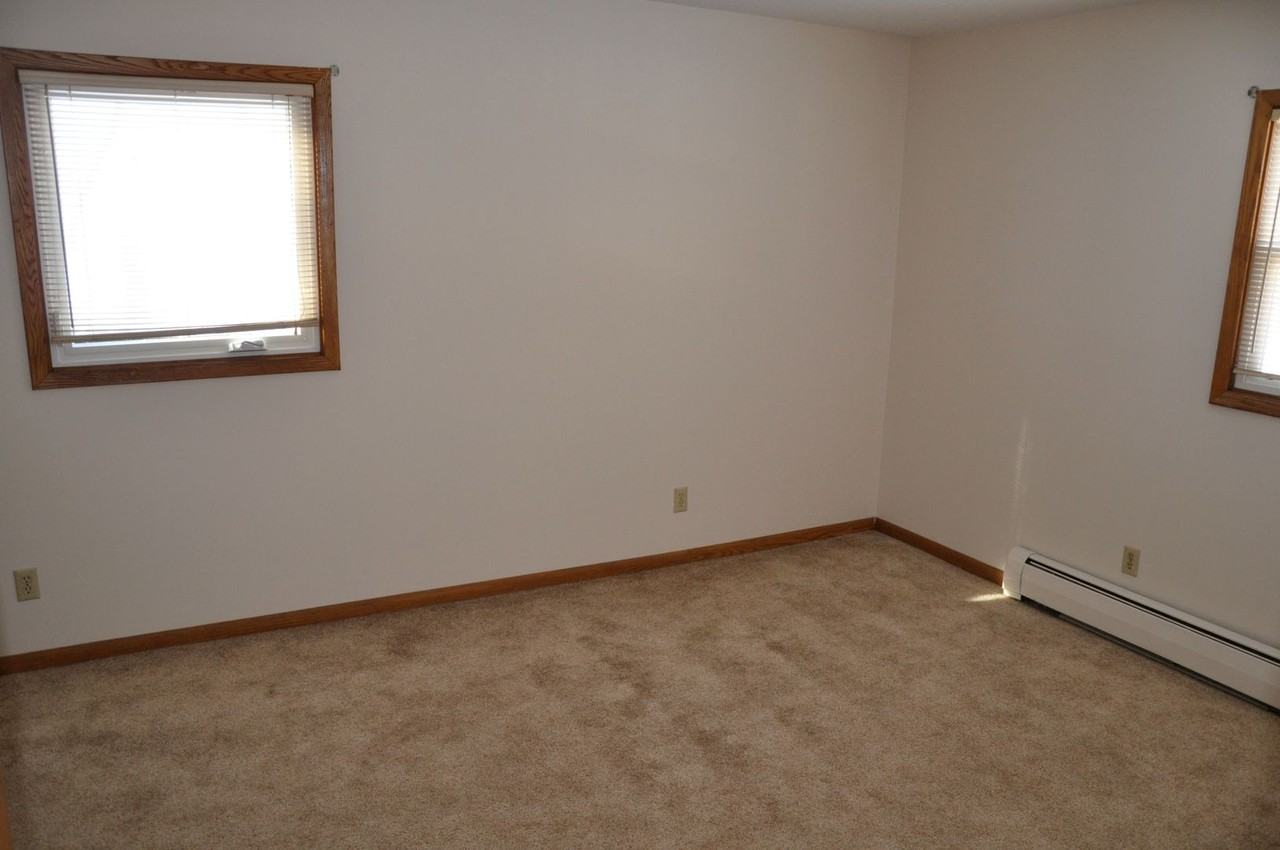 Parkway Apartments - Photo 5 of 16