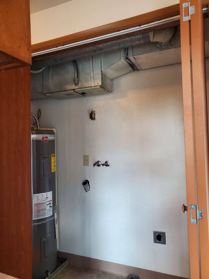 085-Applewood Apartments - Photo 4 of 15