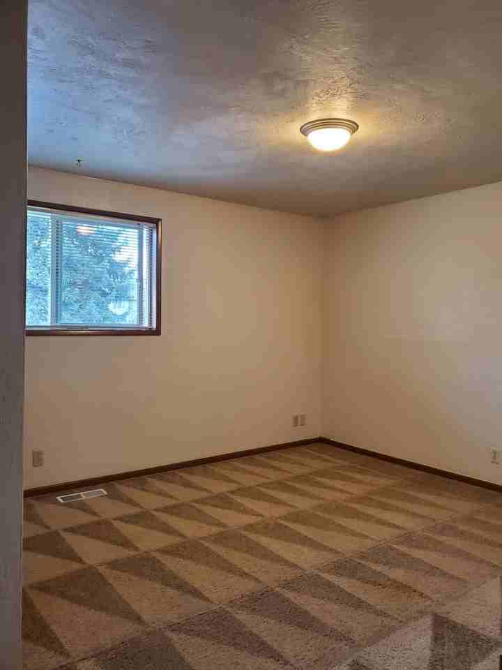 085-Applewood Apartments - Photo 5 of 15