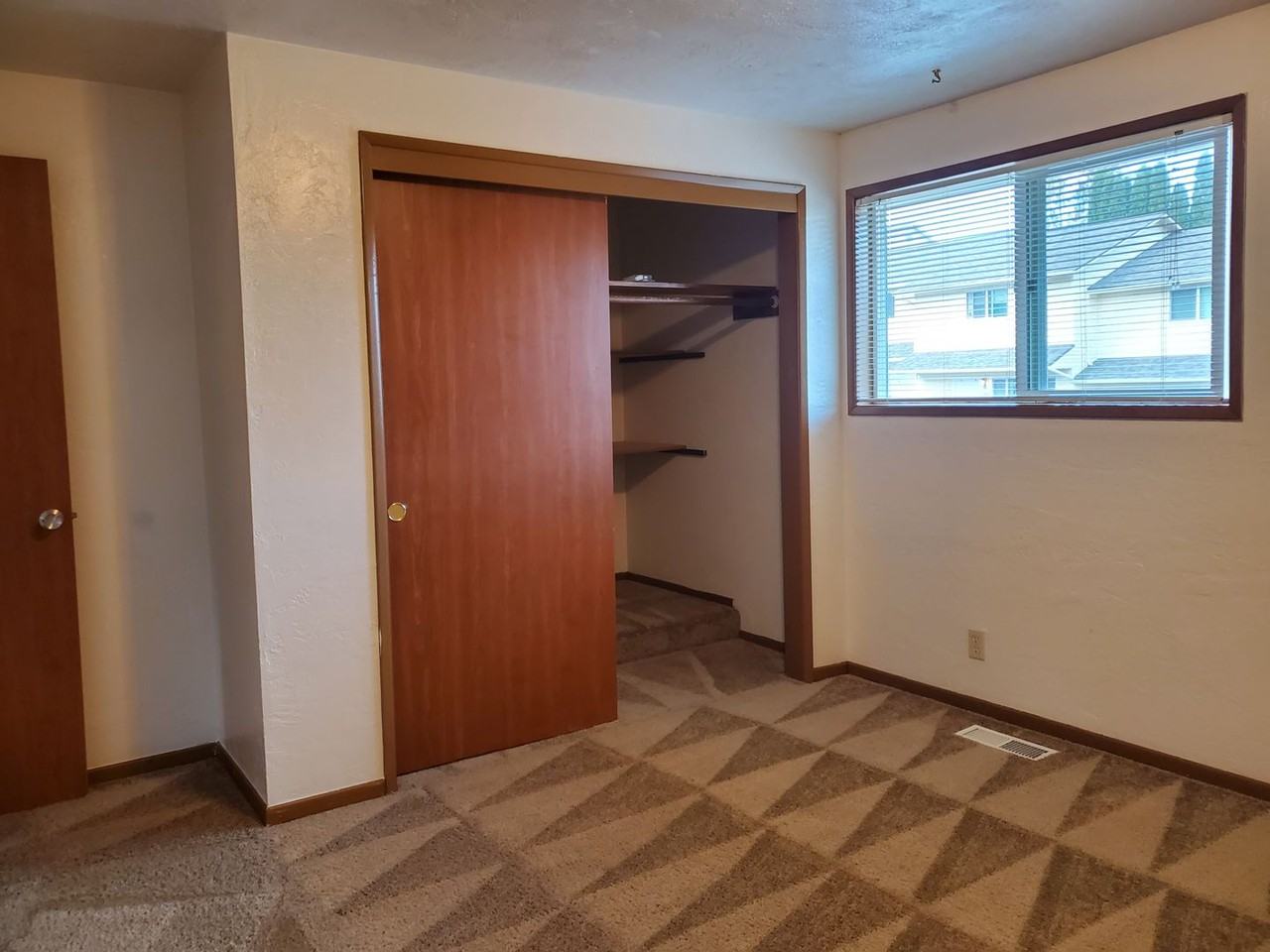 085-Applewood Apartments - Photo 6 of 15