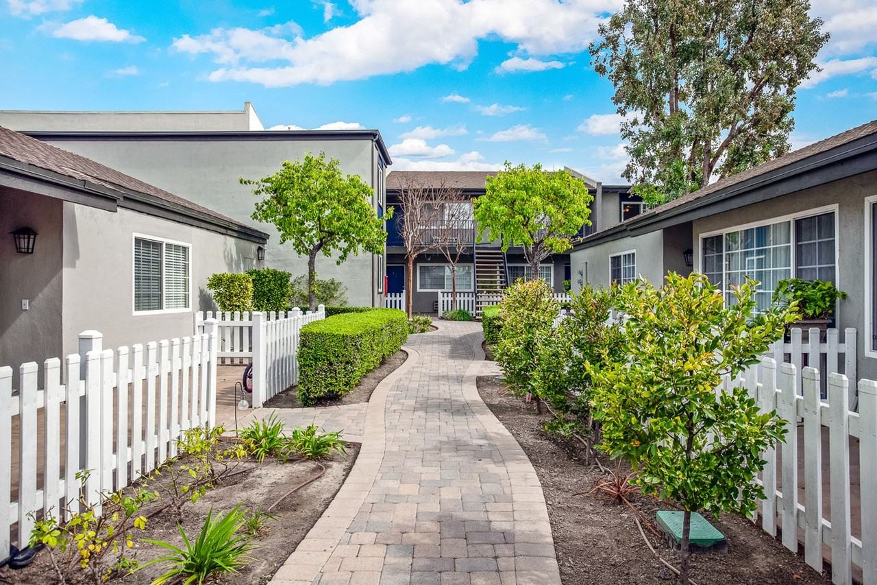 Twin Pines Apartments - Photo 5 of 41