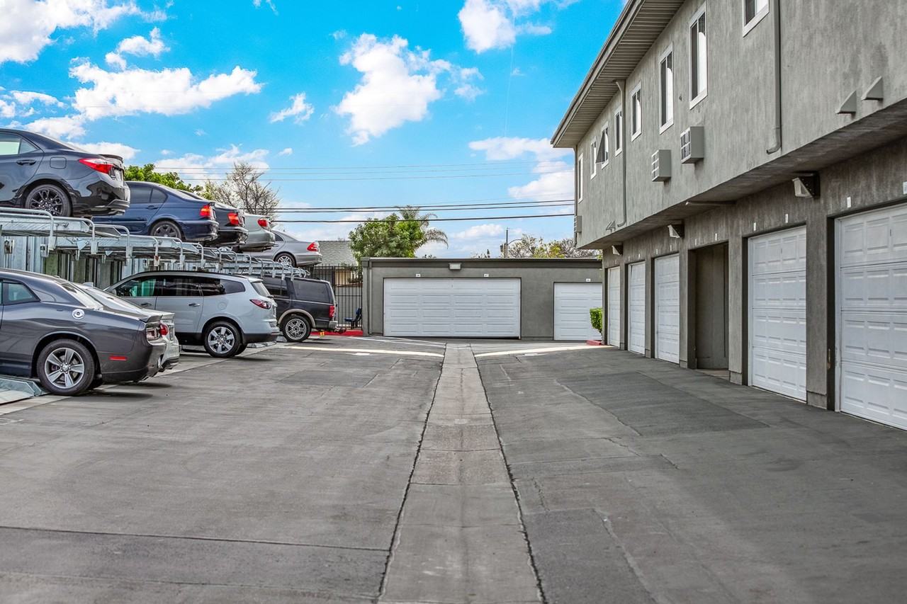 Twin Pines Apartments - Photo 6 of 41