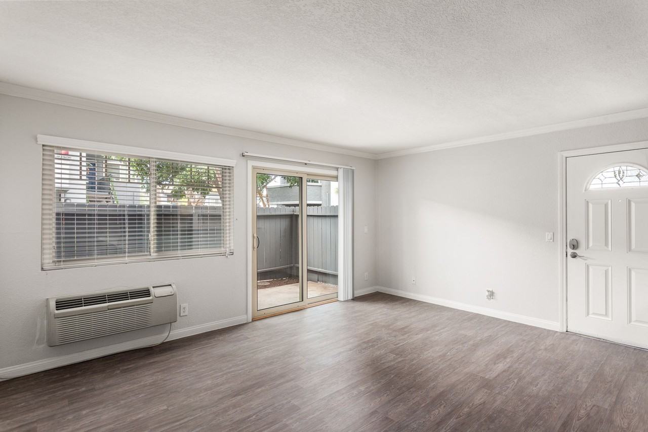 Park Plaza Apartments - Photo 3 of 24