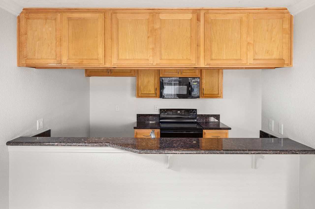 Park Plaza Apartments - Photo 6 of 24