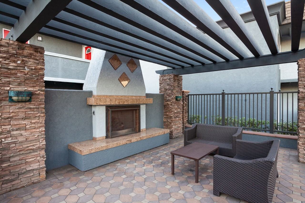 Park Plaza Apartments - Photo 4 of 42